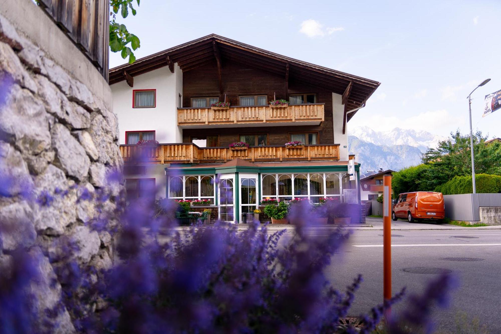 Hotel Koegele Mit Restaurant Bei Innsbruck Axamer Lizum Axams Exterior photo